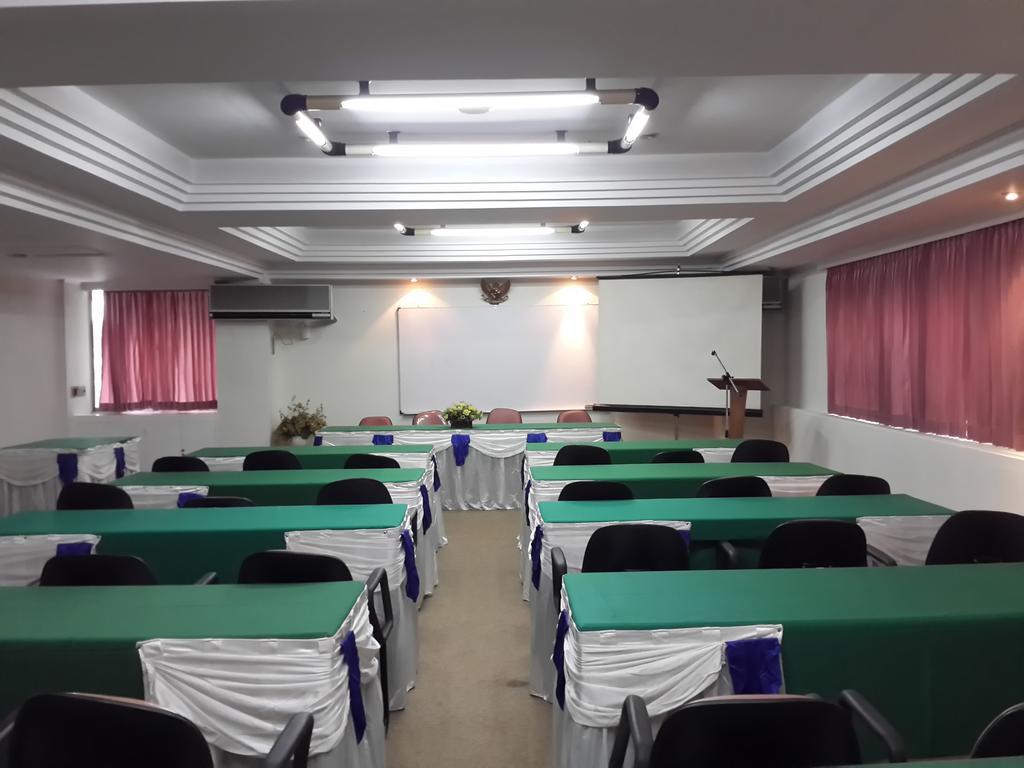Reddoorz Plus Near Kebayoran Baru Blok S Джакарта Экстерьер фото