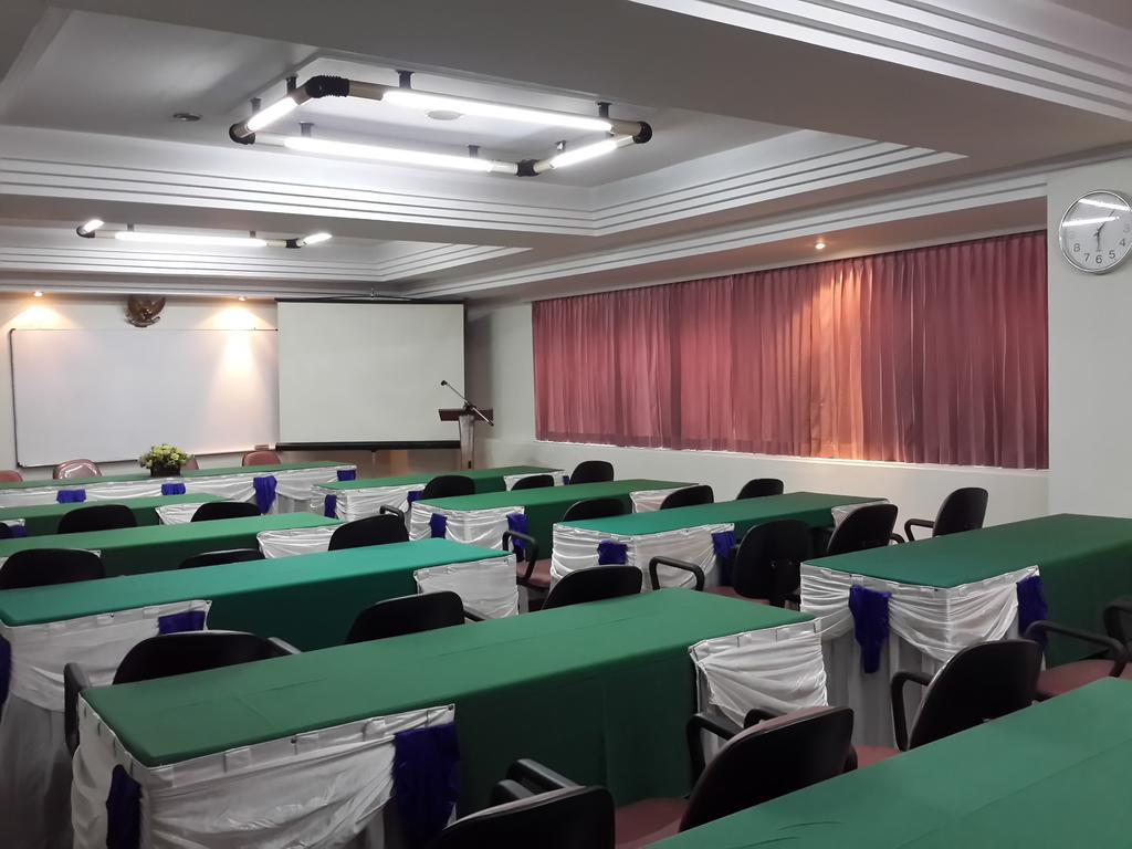 Reddoorz Plus Near Kebayoran Baru Blok S Джакарта Экстерьер фото