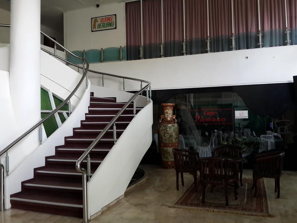 Reddoorz Plus Near Kebayoran Baru Blok S Джакарта Экстерьер фото