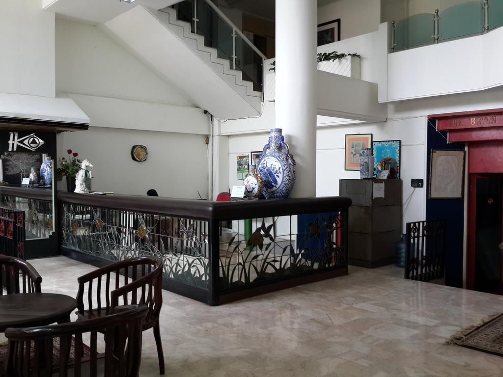 Reddoorz Plus Near Kebayoran Baru Blok S Джакарта Экстерьер фото