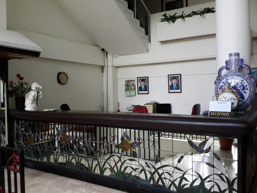 Reddoorz Plus Near Kebayoran Baru Blok S Джакарта Экстерьер фото
