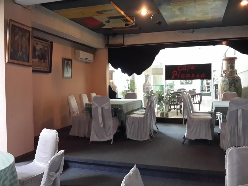 Reddoorz Plus Near Kebayoran Baru Blok S Джакарта Экстерьер фото