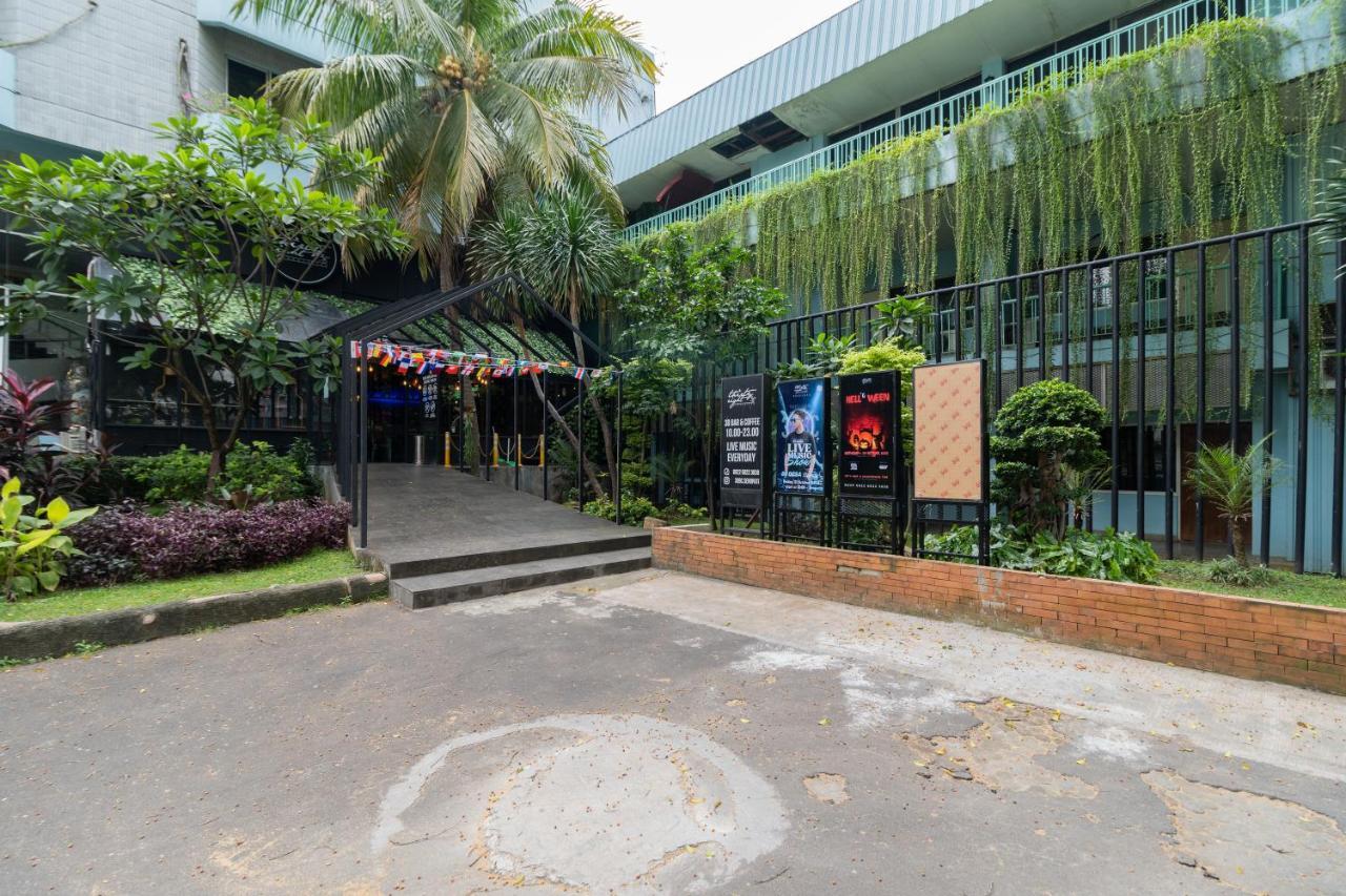 Reddoorz Plus Near Kebayoran Baru Blok S Джакарта Экстерьер фото