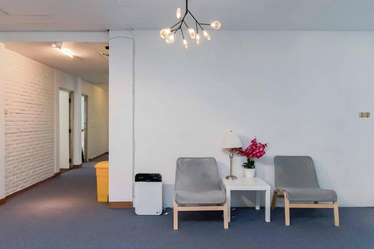 Reddoorz Plus Near Kebayoran Baru Blok S Джакарта Экстерьер фото