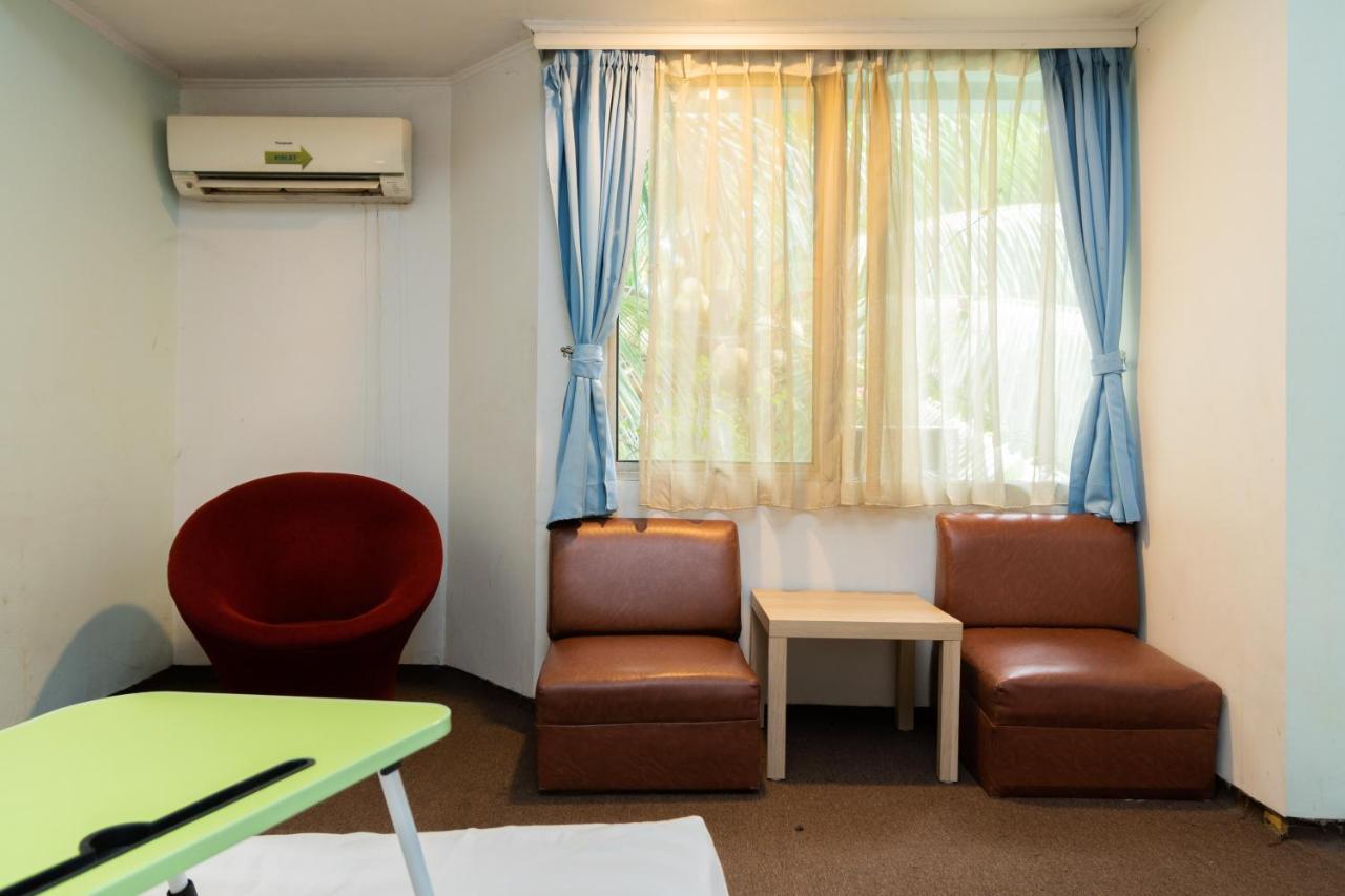Reddoorz Plus Near Kebayoran Baru Blok S Джакарта Экстерьер фото