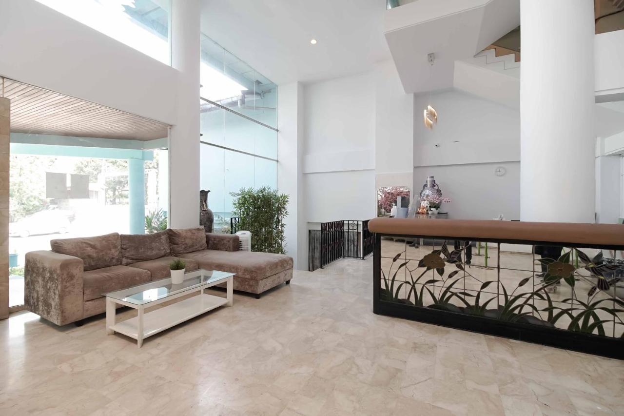 Reddoorz Plus Near Kebayoran Baru Blok S Джакарта Экстерьер фото