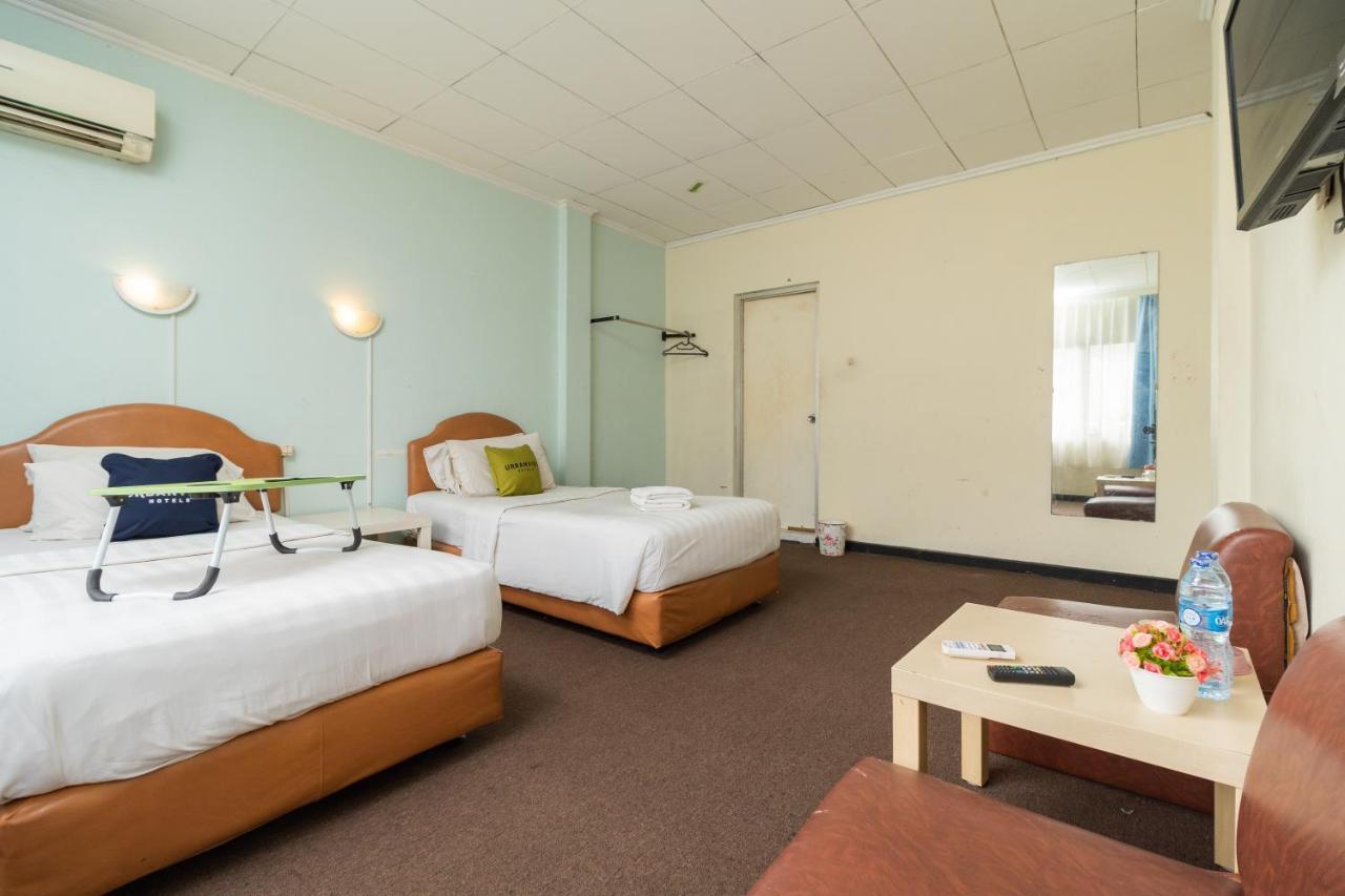 Reddoorz Plus Near Kebayoran Baru Blok S Джакарта Экстерьер фото