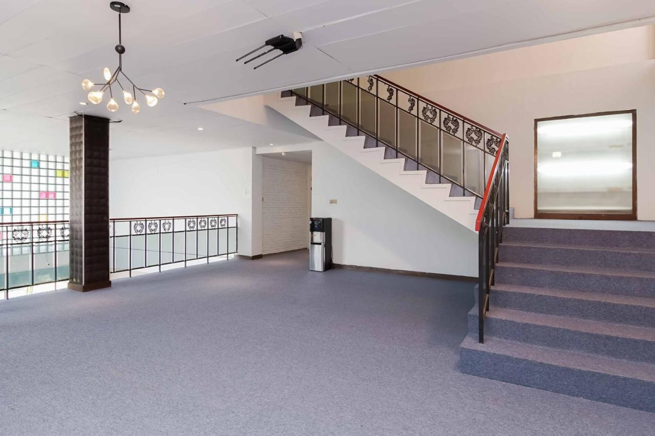 Reddoorz Plus Near Kebayoran Baru Blok S Джакарта Экстерьер фото