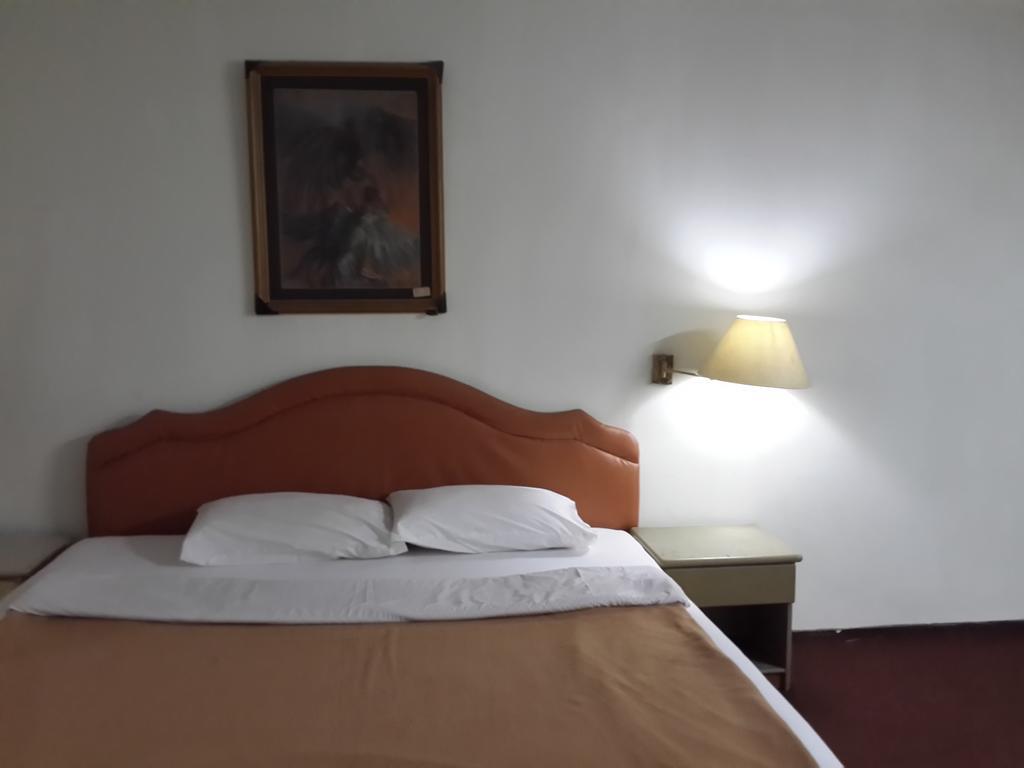 Reddoorz Plus Near Kebayoran Baru Blok S Джакарта Номер фото