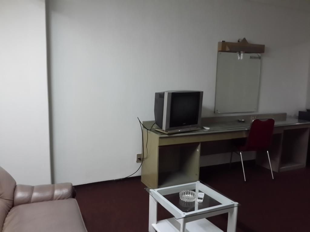 Reddoorz Plus Near Kebayoran Baru Blok S Джакарта Номер фото