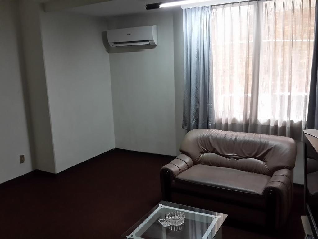 Reddoorz Plus Near Kebayoran Baru Blok S Джакарта Номер фото