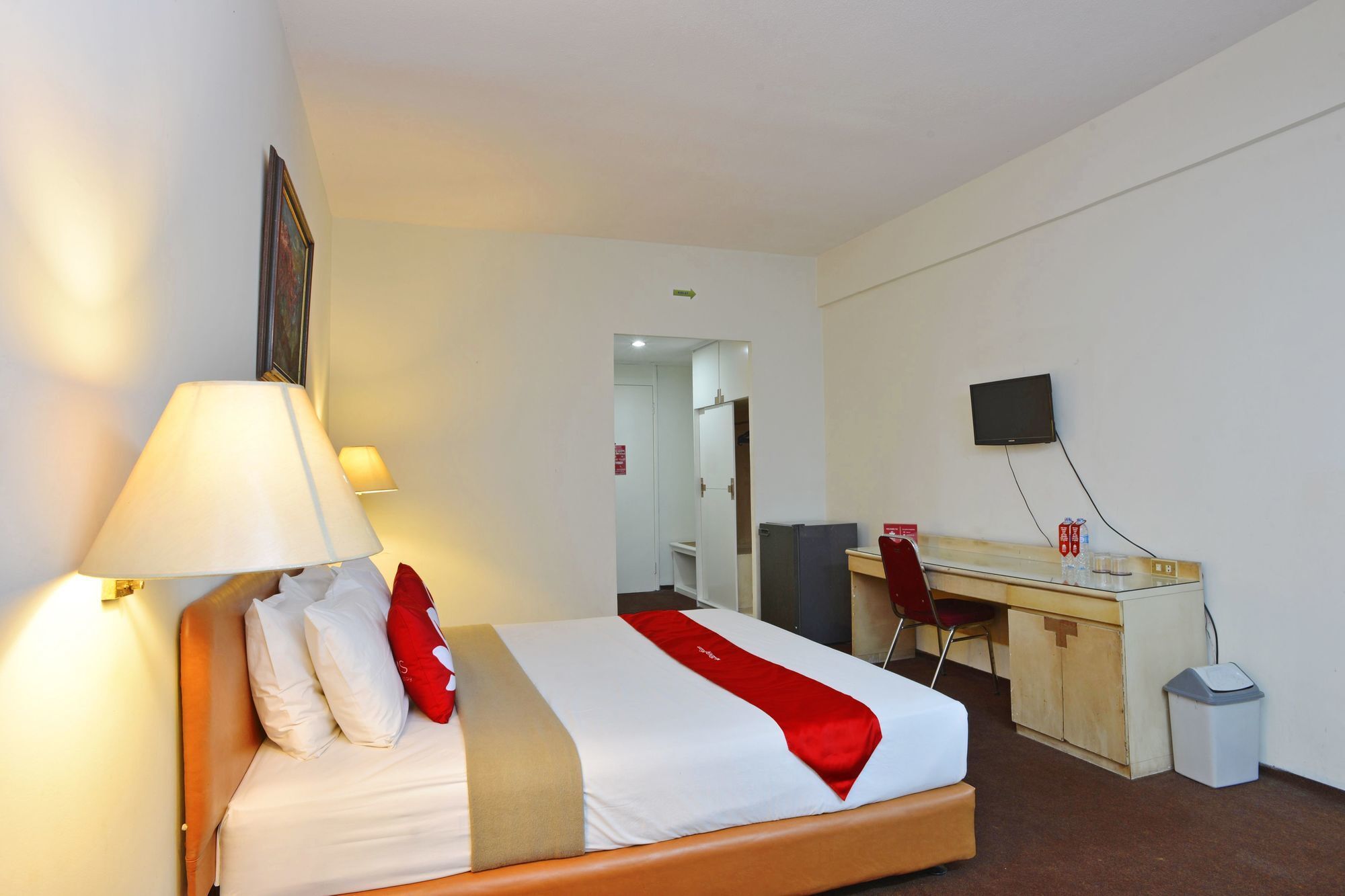 Reddoorz Plus Near Kebayoran Baru Blok S Джакарта Экстерьер фото