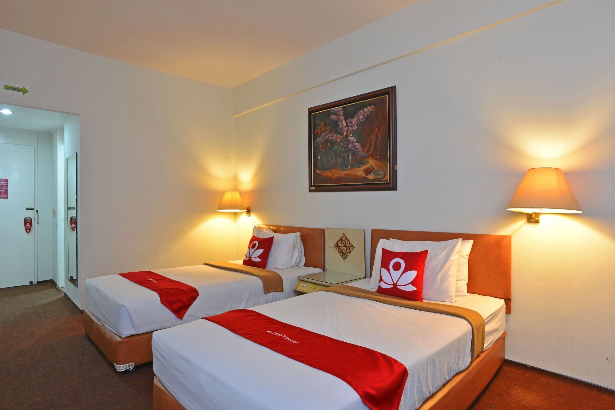 Reddoorz Plus Near Kebayoran Baru Blok S Джакарта Экстерьер фото